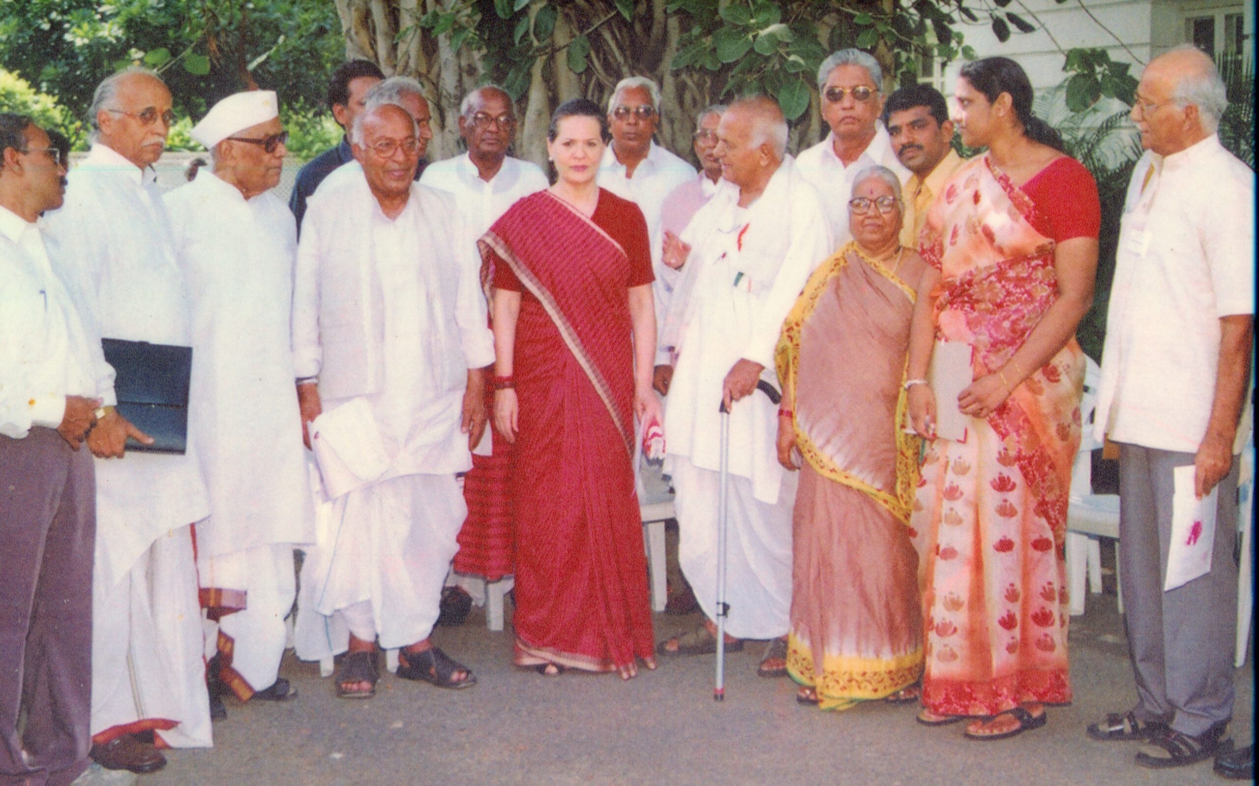 09-08-2005 FREEDOM FIGHTERS lead by KLB with SONIA GANDHI'S RESIDENCE